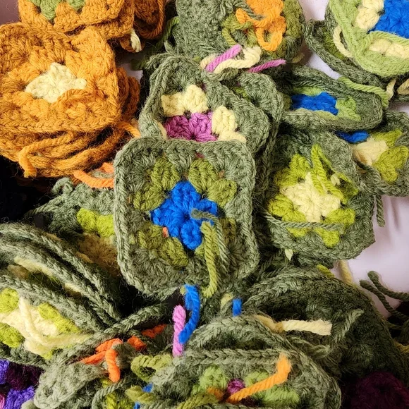 Vintage Crocheted Granny Squares 1-8" Individual Squares Colorful Lot Over 170 - Picture 10 of 16